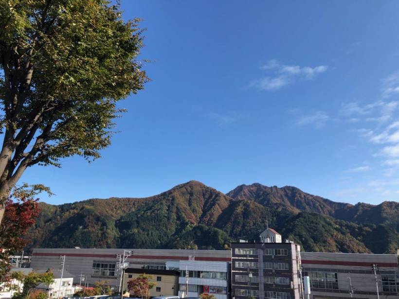 秋晴れの湯沢☆今が紅葉の盛りです♪