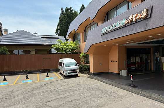 車いす使用者用駐車区画（3台）